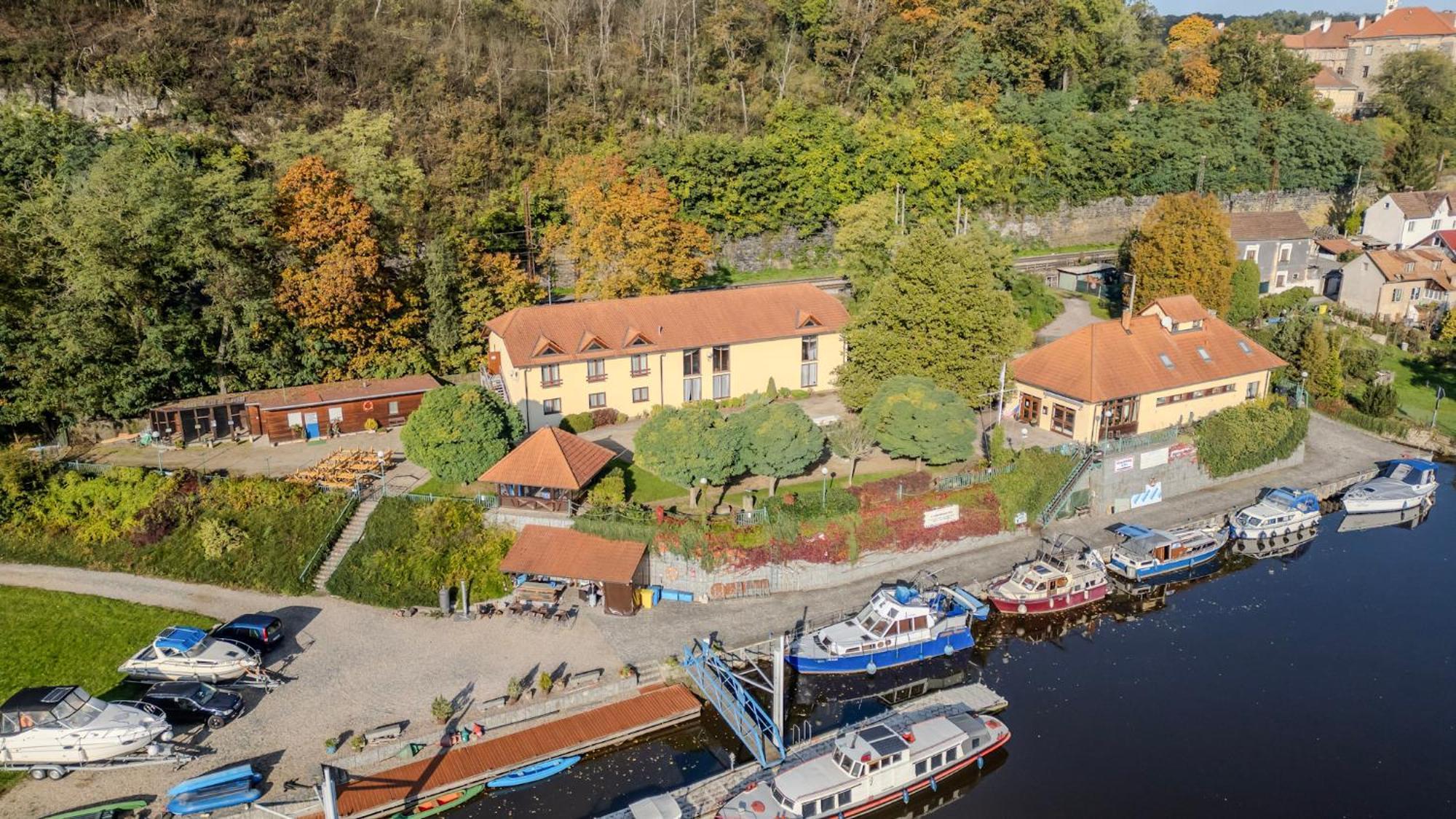 Marina Vltava Hotell Nelahozeves Eksteriør bilde
